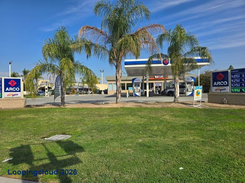 ARCO AM/PM Gas Station plus  Real Estate Or Business Only Option. Fresno County CA