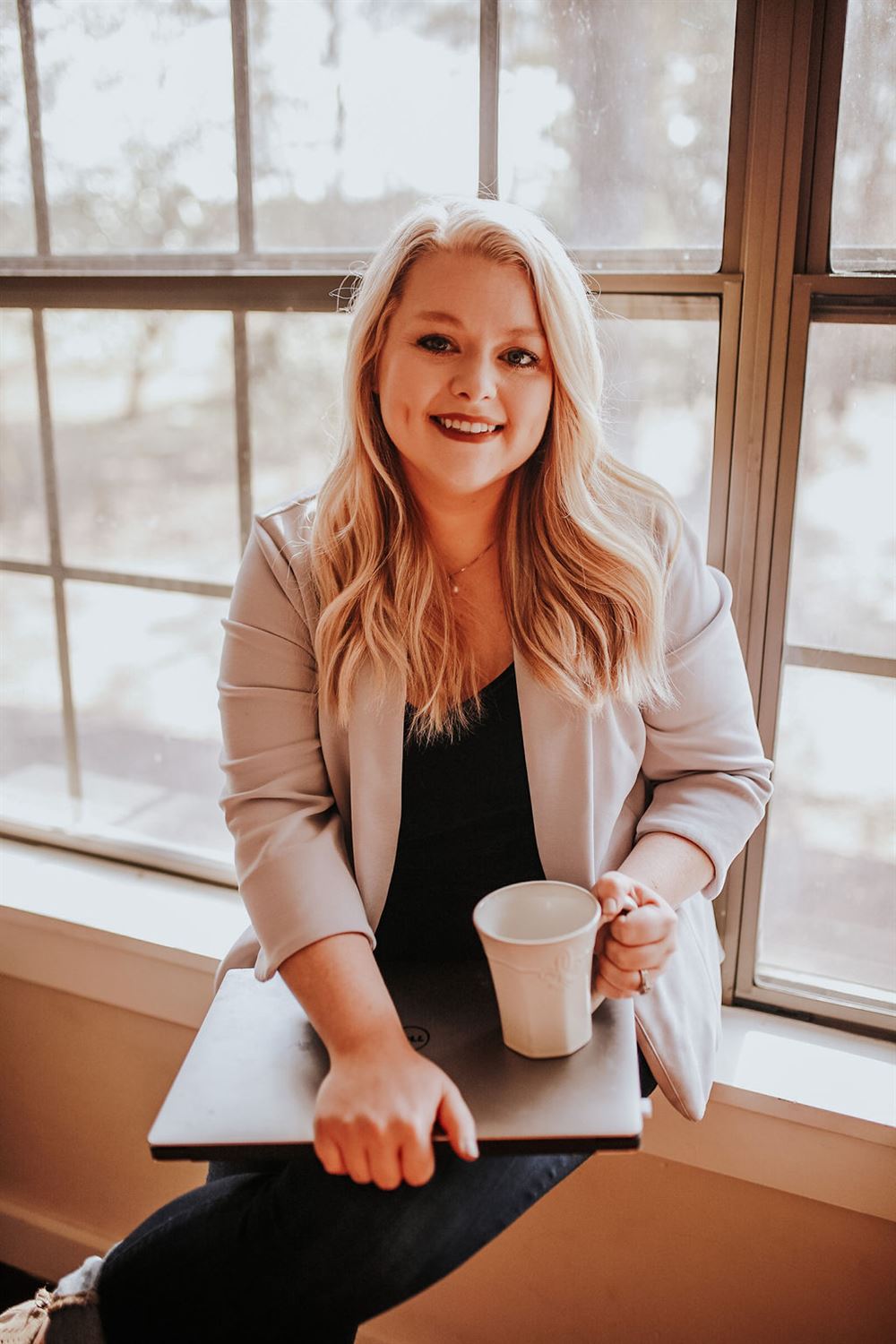 Ashton Felice - Broker/Agent 314 N Pine St. STE A  Deridder 70634 Louisiana | loopingcloud.com