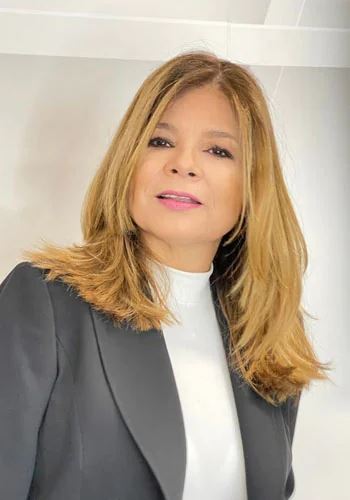 Yajaira Aguero - Broker/Agent 10450 NW 33th Street Suite 207  Doral 33172 Florida | loopingcloud.com